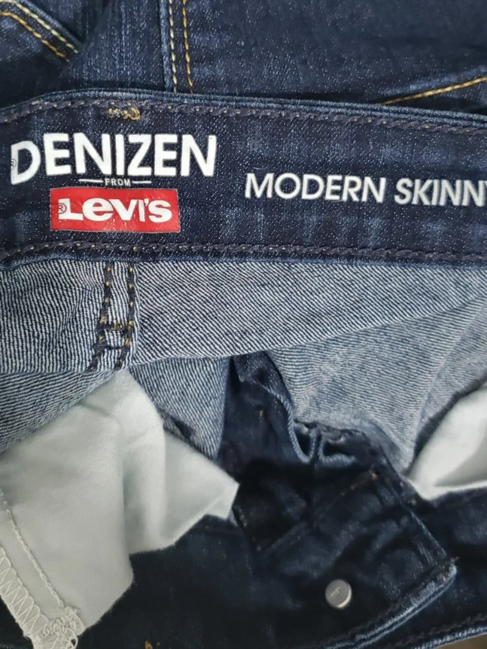 Denizen by Levis  Modern Skinny  Dark Wash Jeans  Women's 4